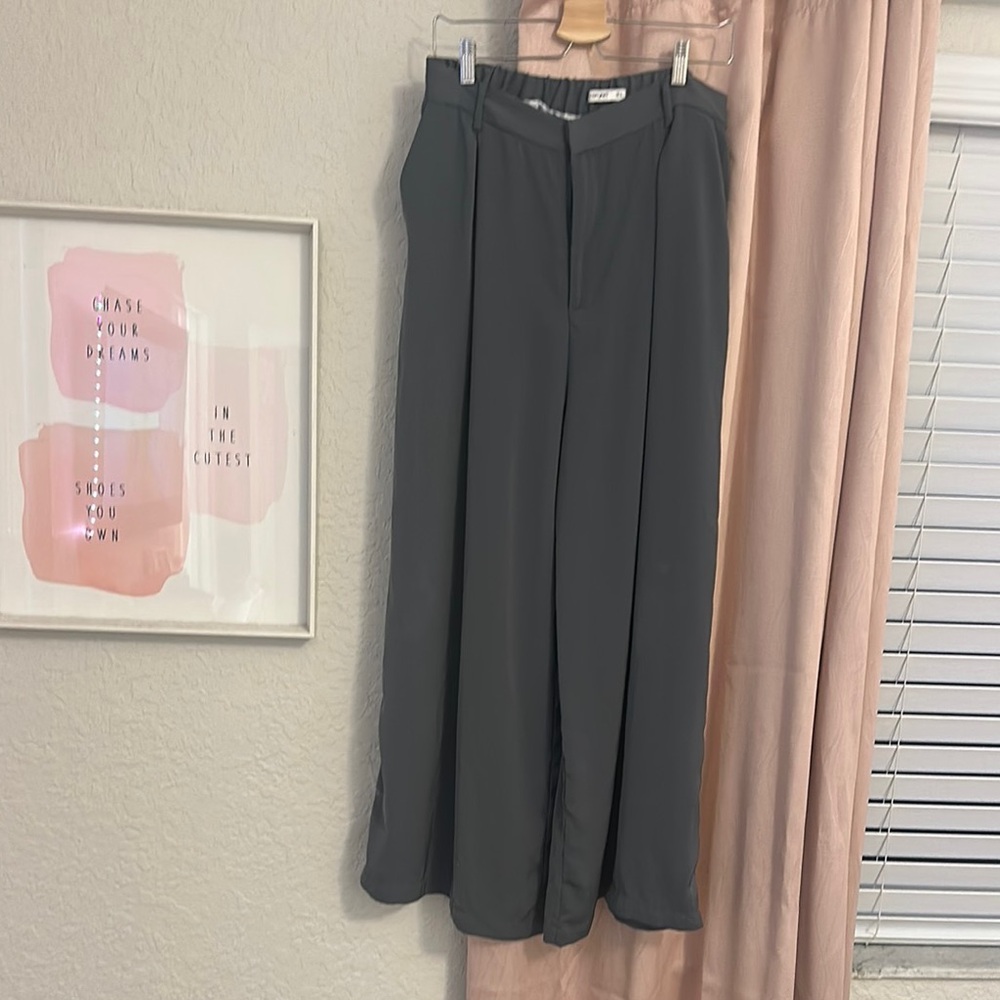 Gray Wide Leg High-Waisted Pants